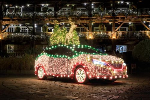 Nissan LEAF a făcut un pom de Crăciun